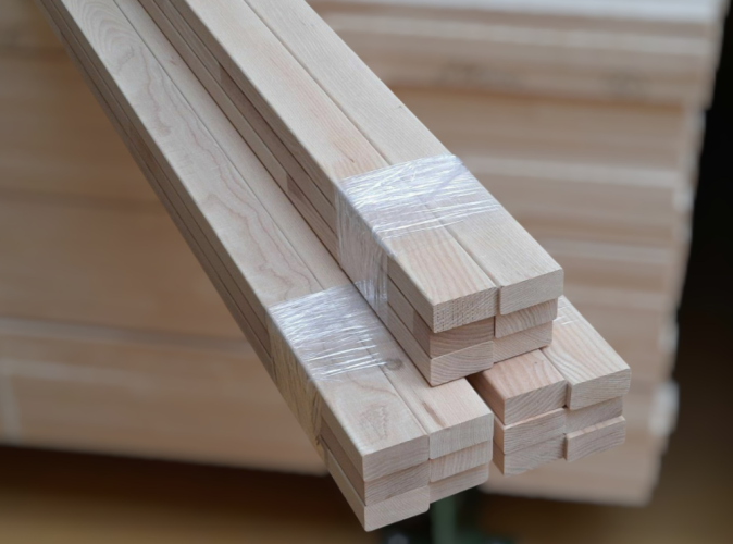 Hoblovaný hranolek 25 x 50 x 2000 mm - jasan cink