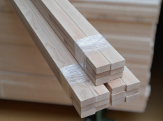 Hoblovaný hranolek 25 x 50 x 2000 mm - jasan cink