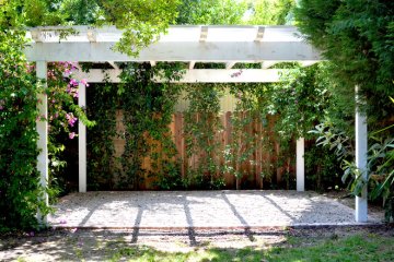 Dřevěná pergola: Módní trend i prostor pro trávení pohodových chvil na zahradě